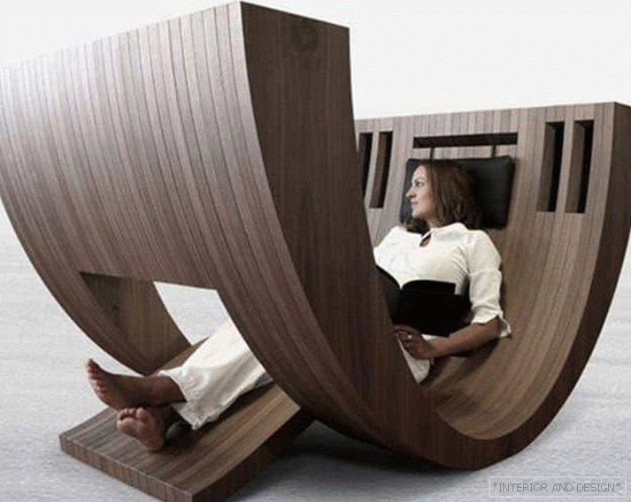 Sedia a dondolo in stile high-tech per il soggiorno 1