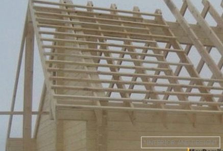 Costruzione del tetto e installazione a soffitto дома по финской технологии